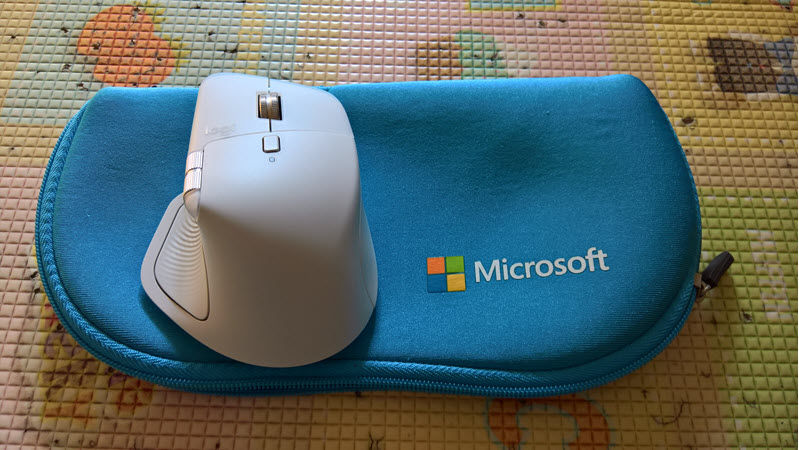 사진: 마우스 + MVP 로고 파우치